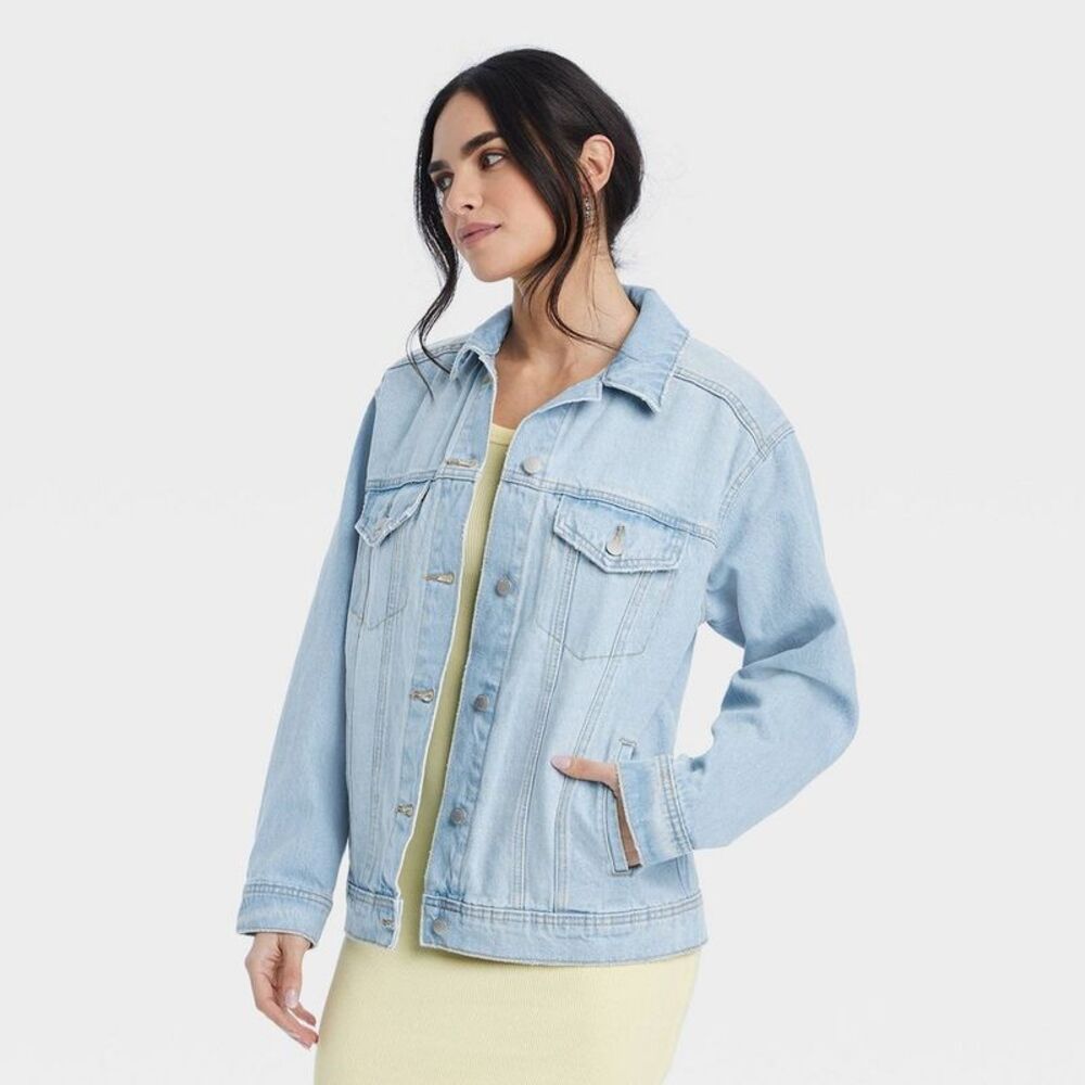 Women's 90's Baggy Trucker Jacket - Universal Thread Light Wash XS